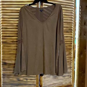 Womens flutter sleeve blouse large